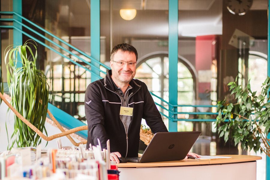 Martin Schmid bei seinem Notenstand auf den Tubatagen